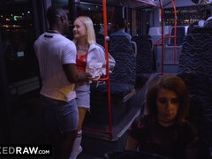 18, 금발의, 음경, 도기스타일, 더블 삽입, 다른 인종간의, 남자 둘에 여자 하나, 쓰리섬