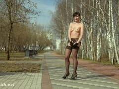 Большая жопа, Брюнетки, Хд, Каблуки, На природе, На публике, Чулки, Сиськи