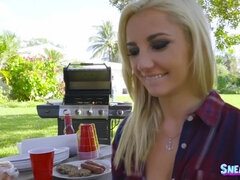 In den arsch, Blondine, Aufs gesicht abspritzen, Natürlichen titten, Piercing, Muschi, Realität, Rasiert