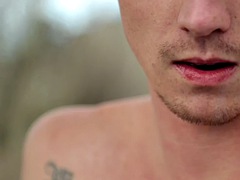 Amatéři, Stříkání spermatu, Prstění, Gay, Masturbace, Venku, Sólo, Tetování