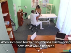 Leie, In den arsch, Grosse titten, Arzt, Hundestellung, Fingern, Krankenschwester, Uniform