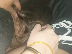 アジア人, バイセクシャル, 大学生, 口内発射, のぞき穴, インド人, キス, 淫乱熟女