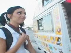 18 χρονον, Μεγάλος πούτσος, Ηδ, Τεράστιος πούτσος, Φυσικά βυζιά, Καβάλημα, Έφηβος, Στενό