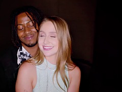 Veľké péro, Čierne, Brunetka, Creampie, Ebenové, Medzirasové, Výprask, Jazdectvo