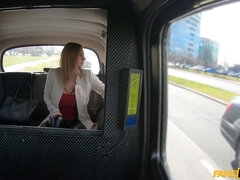 Κώλος, Μεγάλα βυζιά, Ξανθιά, Τσέχα, Πούτσος, Τακούνια, Κοντά μαλλιά, Βυζιά