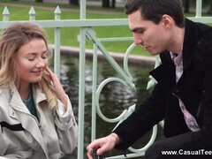 Pijpbeurt, Sperma shot, Zoenen, Natuurlijke tieten, Orgasme, Rijden, Geschoren, Tiener