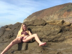 Бутылка, Крупный план, Фетиш, Большие дырки, Мастурбация, На публике, Соло, Игрушки