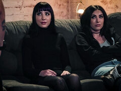 Cunnilingus, Verga grande, Mamada, Morena, Afeitado, Tatuaje, Adolescente, Tetas