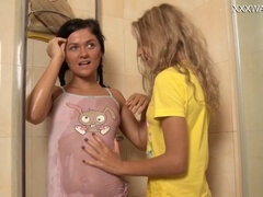 Badeværelse, Bikini, Lesbisk, Onani, Orgasme