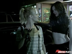 Niogtres, Pik sutte, Brunette, Pik, Hundestilling, Slikning, Naturlige bryster, Spanking