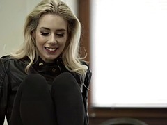 Tyttö, Iso kulli, Blondi, Pariskunta, Jalat, Jalkafetissi, Korkokengät, Tissit