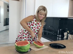 Blondína, Vlasatej, Spodná bielizeň, Masturbácia