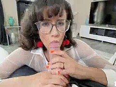 Brunetka, Dávenie, Okuliare, Pička