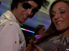 Sucer une bite, Tir de sperme, En levrette, Gants, Interracial, Léchez, Chatte, Satin