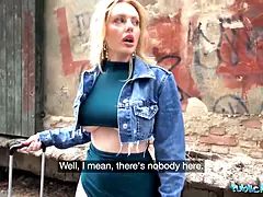 Gros cul, Gros seins, Sucer une bite, Britannique, En levrette, Monstre, Orgasme, Pov