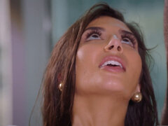 Stor stjärt, Stor kuk, Stora tuttar, Avsugning, Sperma shot, Ansiktsbehandling, Mellanrasig, Trekant