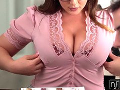 Zadek, Velké kozy, Kuřba, Milf žcbp, Sukně, Nevlastní máma, Kuřba sání, Upskirt