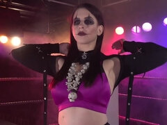 69, Brunetka, Fetiš, Prstění, Piercing, Seřezání, Tetování, Kozičky