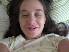 Perse, Suihinotto, Ruskeahiuksinen, Kermakakku, Käsihoito, Lävistys, Ajeltu, Tupakoiva