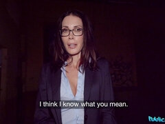 큰 음경, 큰 가슴, 오랄섹스, 깊은목구멍, 목구멍이 막히는, 하드코어, 힐, 문신