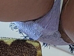 Amador amadora, Bundão, Peludoa, Feito em casa, Latina, Mãe gostosa, Calcinha, Solo chão