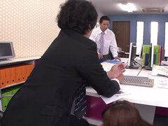 The Sneaky Boss Wants to Play with His Secretary and Let Her Give Him