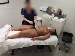 Arsch, Grosse titten, Hausfrau, Interrassisch, Natürlichen titten, Dürr, Titten, Spanner