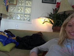 Amatőr, Szőke, Cumizás, Krémes süti, Nagylány, Filigrán alkatú, Dohányzás, Begyek