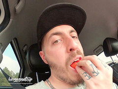 Velké péro, Kuřba, Brunetka, Stříkání spermatu, Na obličej, Latinské, Venku, Na veřejnosti