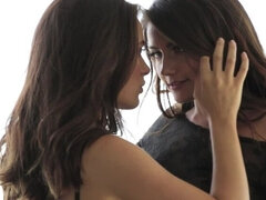 Stora tuttar, Brunett, Hardcore, Underkläder, Onani, Naturlig, Liten och nätt, Tuttar