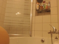 Amatööri, Rintava, Vibraattori, Itsetyydytys, Luonnolliset tissit, Suihku, Soolo, Tissit