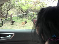 큰 가슴, 흑갈색 머리, 발로 애무하기, 여자친구, 핸드잡, 기름, 공개적인, 관음증이 있는 사람