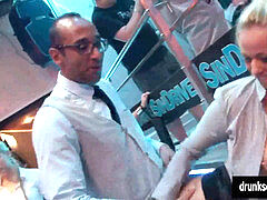 Biseksuell, Kukk suging, Klubb, Lesbisk, Orgie, Utendørs, Offentlig