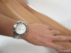 Ruskeahiuksinen, Tsekki, Rankka