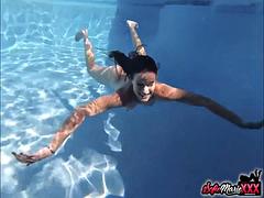 Anal, Sucer une bite, Femme couguar, Fétiche, Hard, Lingerie, Piscine, Nénés