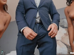 Hálószoba, Elkapott, Kutya póz, Két nő, Latin lány, Természetes mellek, Tetkó, Hármas