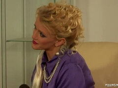 Μελαχροινή, Χύσιμο, Φετιχ, Δαντέλα, Ξυρισμένη, Κάπνισμα, Καταπίνω, Τρίο