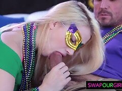 18 ans, Sucer une bite, Papa, Hard, Hd, Masque, Criant, Adolescente