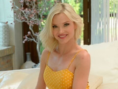 Blonde, Éjaculer dans la bouche, Tir de sperme, Branlette thaïlandaise, Léchez, Maigrichonne, Adolescente, Nénés