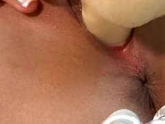 Brunette brune, Gode, Masturbation, Orgasme, Maigrichonne, Nénés, Vibromasseur, Mouillée