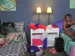 18 let, Blondýna, Brunetka, Vlasaté, Lesbické, Pička, Teenka, Hračky