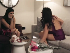 Grote mammen, Blond, Bruinharig, Harig, Hd, Lesbisch, Moeder die ik wil neuken, Tatoeage