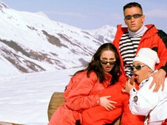 Culo grande, Verga grande, Mamada, Estilo perrito, Ffm, Tetas naturales, Al aire libre, Adolescente