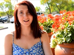 Lähikuva, Sormetus, Hieronta, Itsetyydytys, Orgasmi, Julkinen, Soolo, Hameen alla