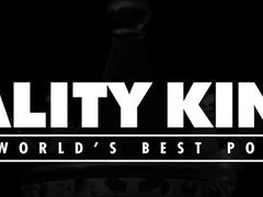 Babe, Stor røv, Pik sutte, Brunette, Lækker, Langt ned i halsen, Naturlige bryster, Pov