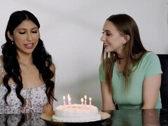 18 jahre, Braunhaarige, Fetisch, Hd, Küssen, Nippel, Titten, Spielzeuge