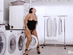 Gorgeous porn girl Jasmine Sherni emotional clip