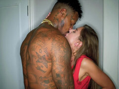 Sucer une bite, Brunette brune, Première fois, Hd, Hôtel, Masturbation, Seins naturels