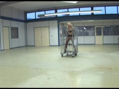 Bionda, Tacchi, Pantaloncini sintetici, Rasata, Giochi