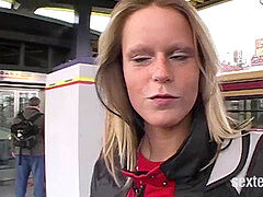 18 éves, Anális szex, Ondó fröcskölés, Arcra élvezés, Nuni, Szoknya, Tini